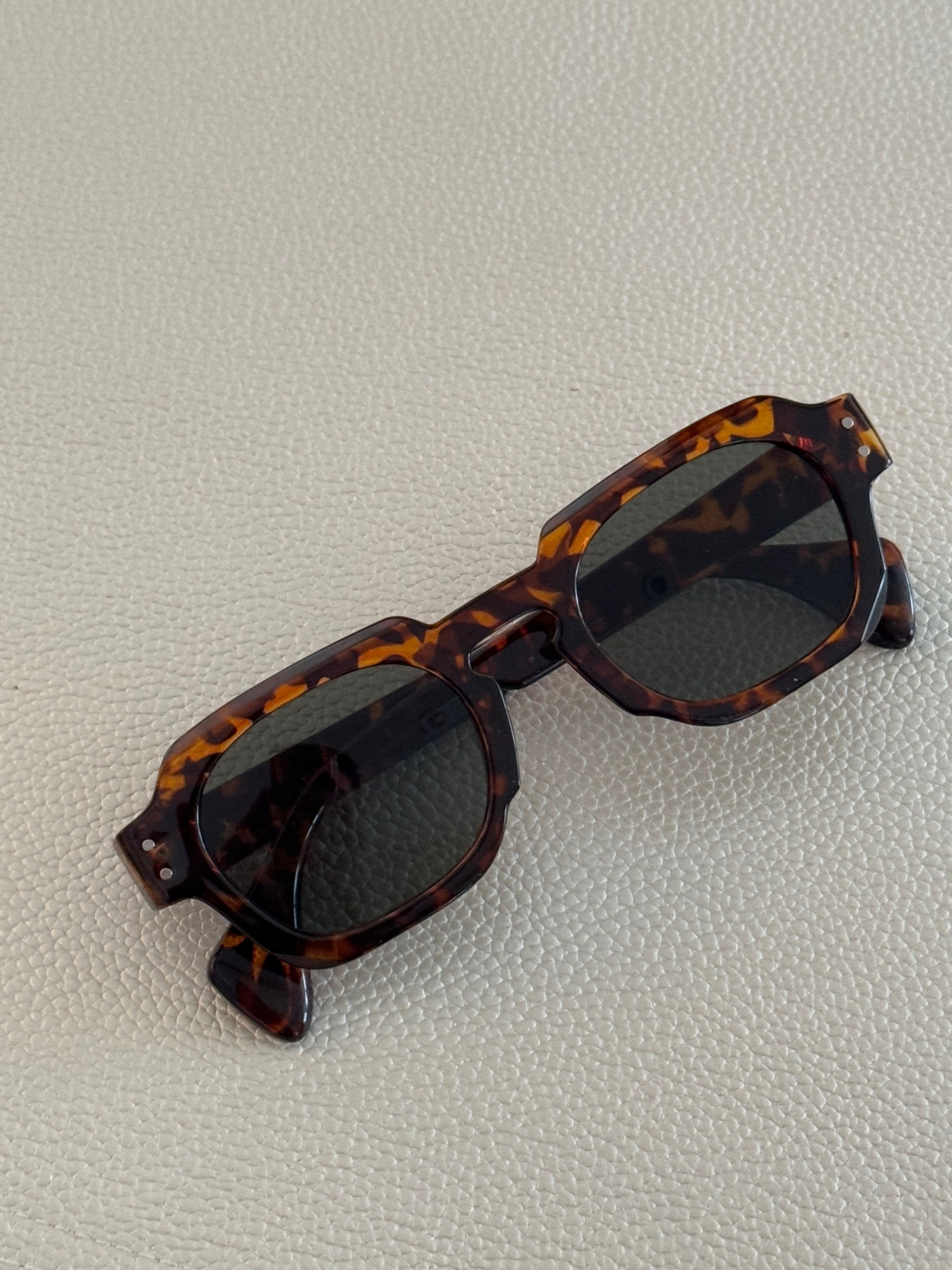 tortoise shell sunglass