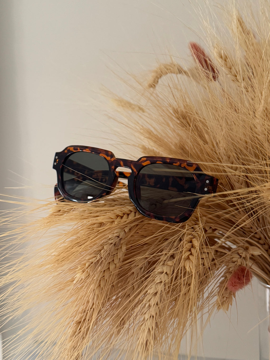 tortoise shell sunglass