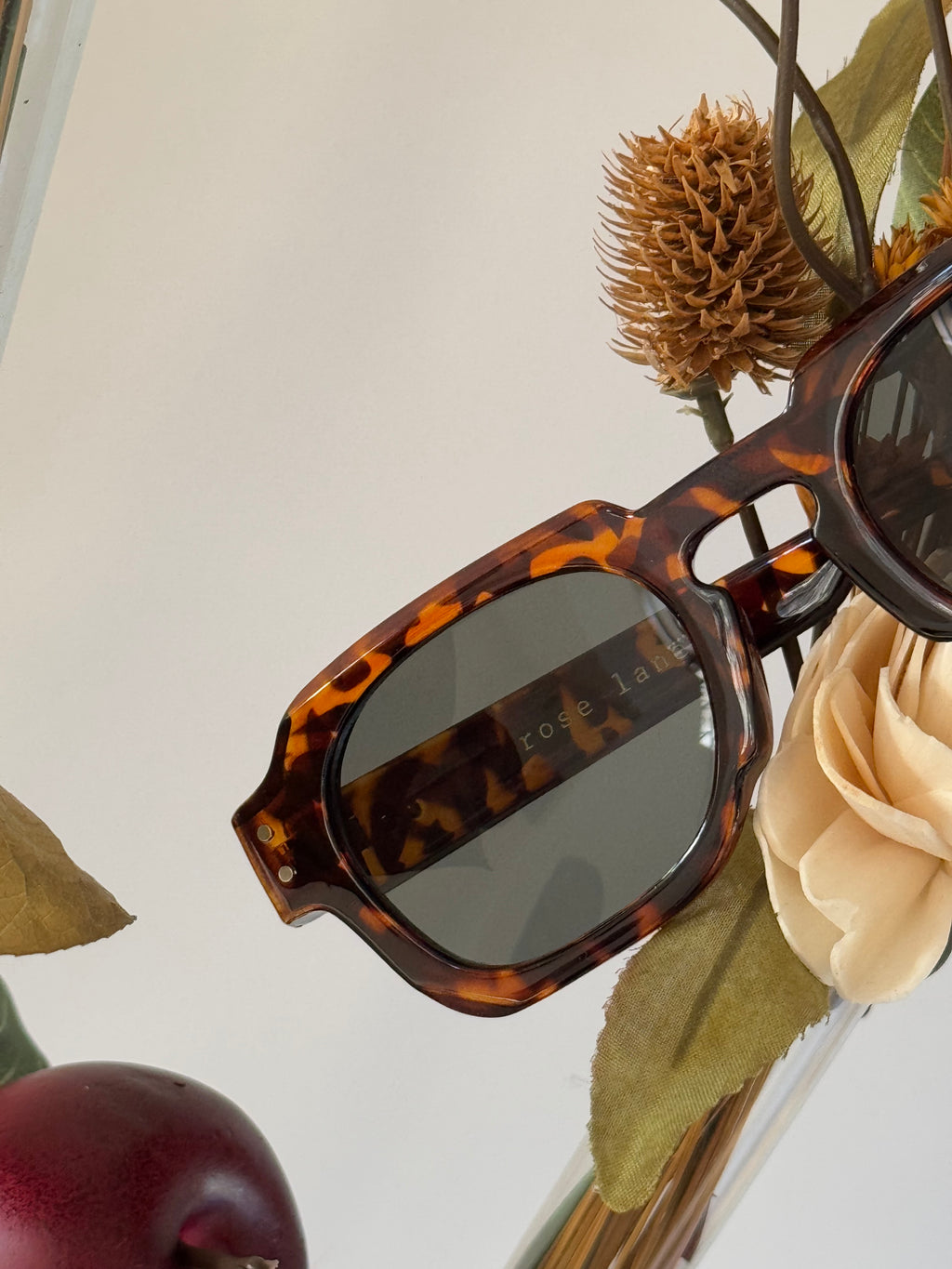 tortoise shell sunglass